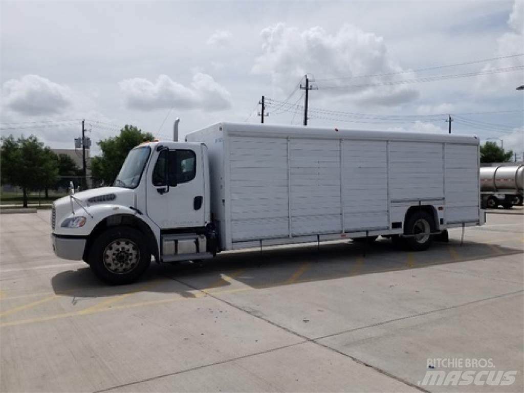 Freightliner M2106 شاحنات نقل المشروبات