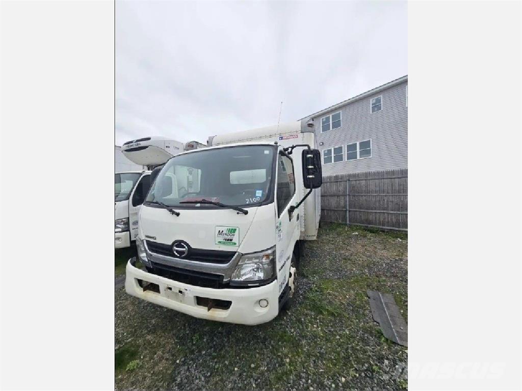 Hino 195 شاحنات ذات هيكل صندوقي
