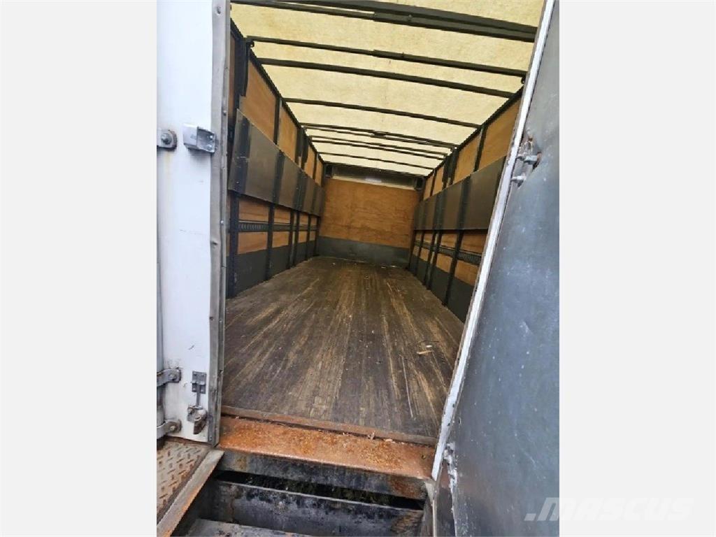 Hino 195 شاحنات ذات هيكل صندوقي