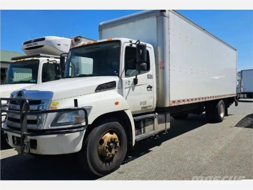 Hino 268 شاحنات ذات هيكل صندوقي