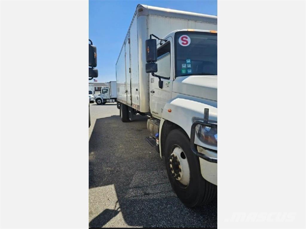 Hino 268 شاحنات ذات هيكل صندوقي