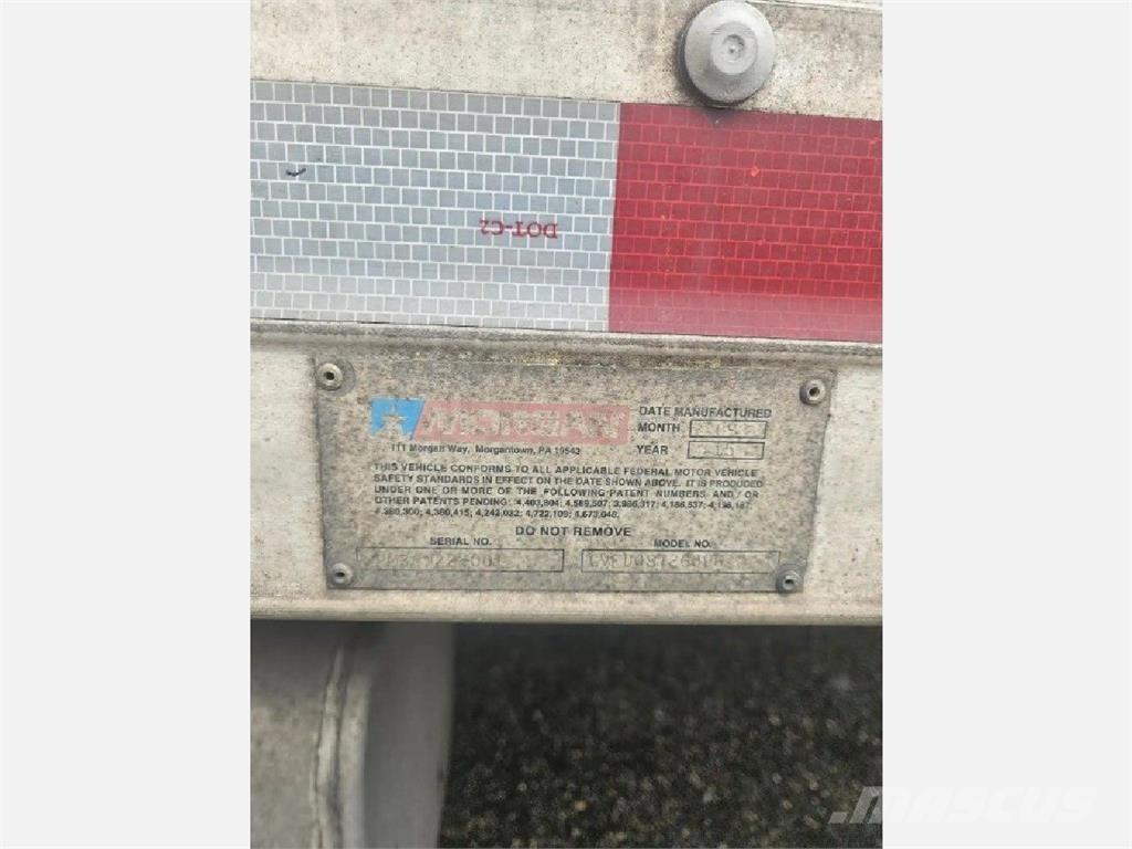 Hino 268 شاحنات ذات هيكل صندوقي