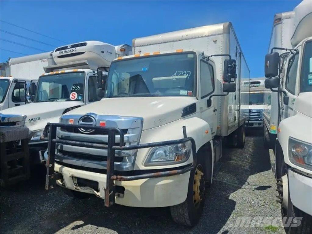 Hino 268 شاحنات ذات هيكل صندوقي