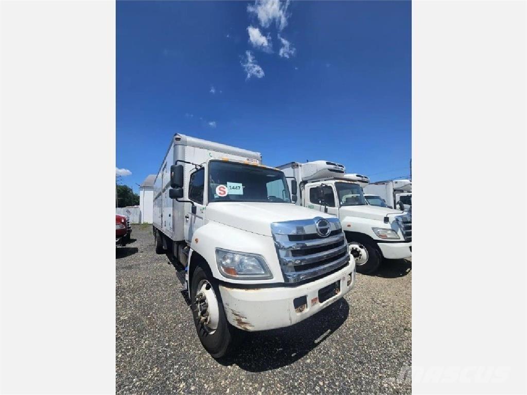 Hino 268 شاحنات ذات هيكل صندوقي