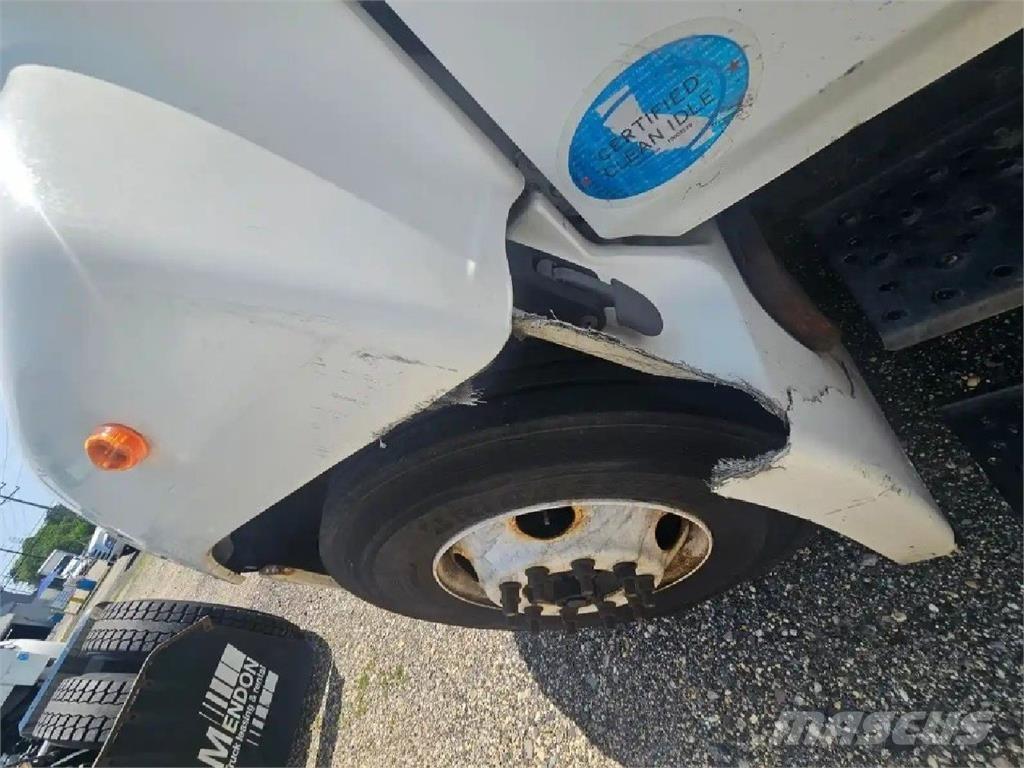 Hino 268 شاحنات ذات هيكل صندوقي