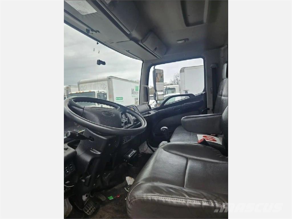 Hino 268 شاحنات ذات هيكل صندوقي