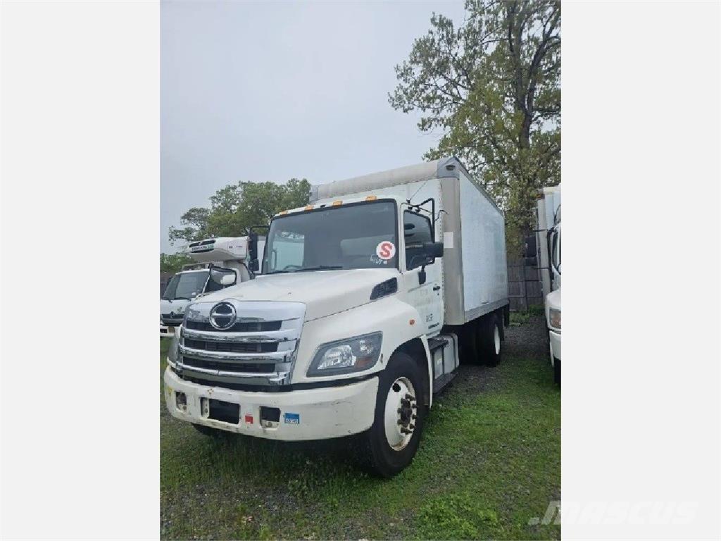Hino 338 شاحنات ذات هيكل صندوقي
