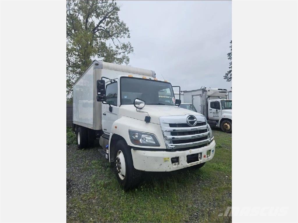 Hino 338 شاحنات ذات هيكل صندوقي