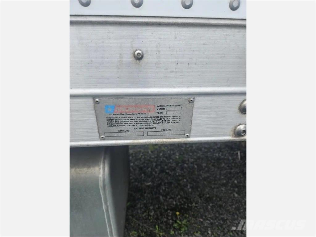 Hino 338 شاحنات ذات هيكل صندوقي