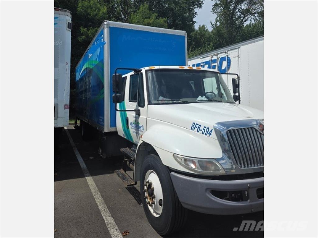 International 4300 شاحنات ذات هيكل صندوقي