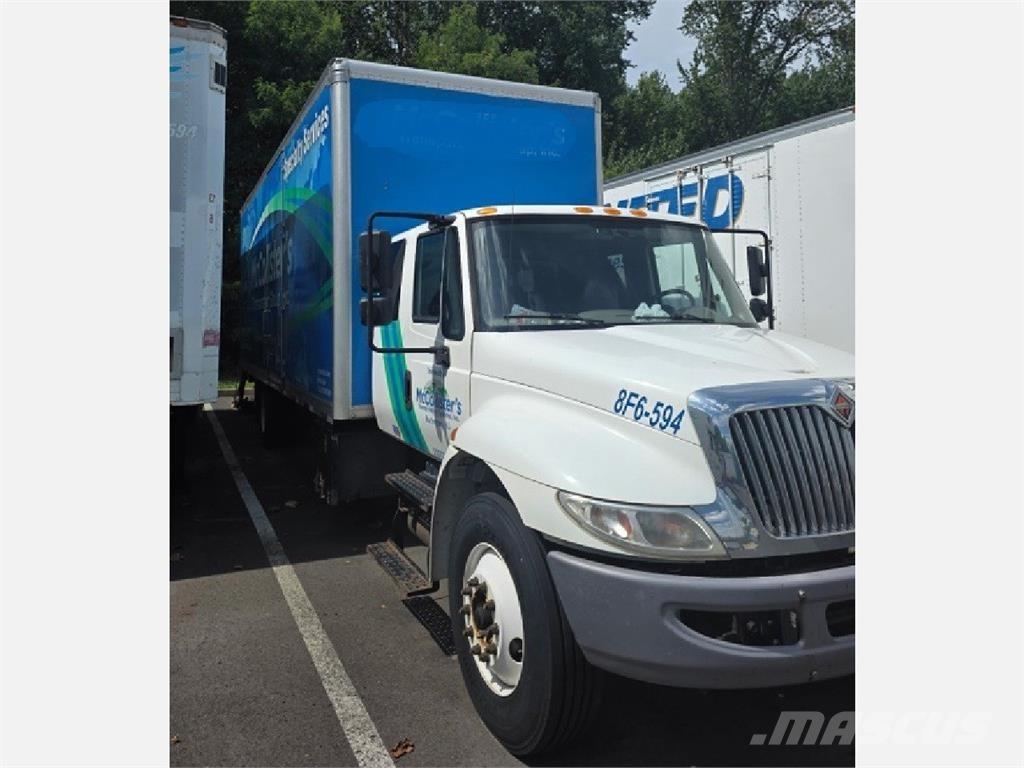 International 4300 شاحنات ذات هيكل صندوقي