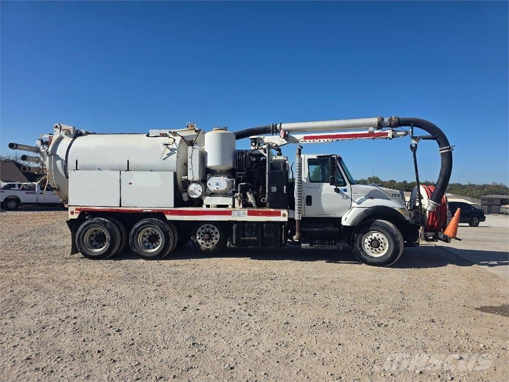 International 4400 شاحنات أخرى