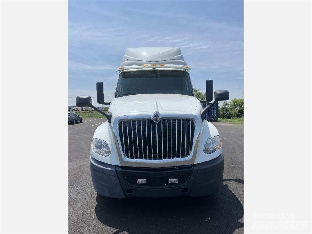 International LT625 وحدات الجر
