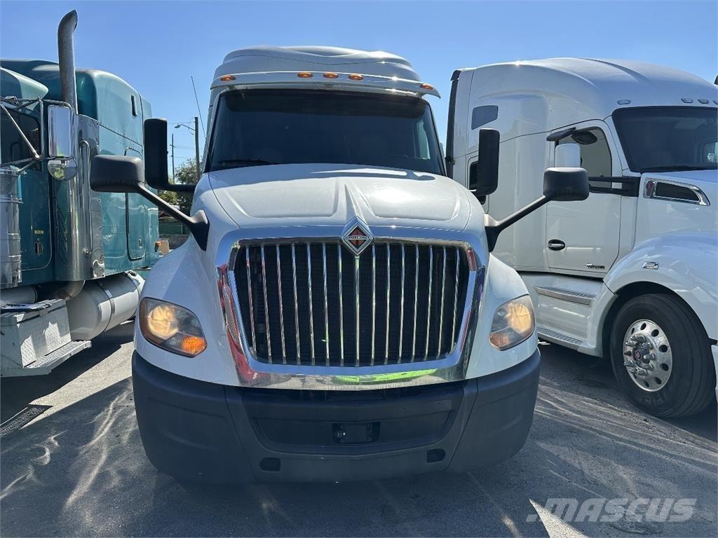 International LT625 وحدات الجر