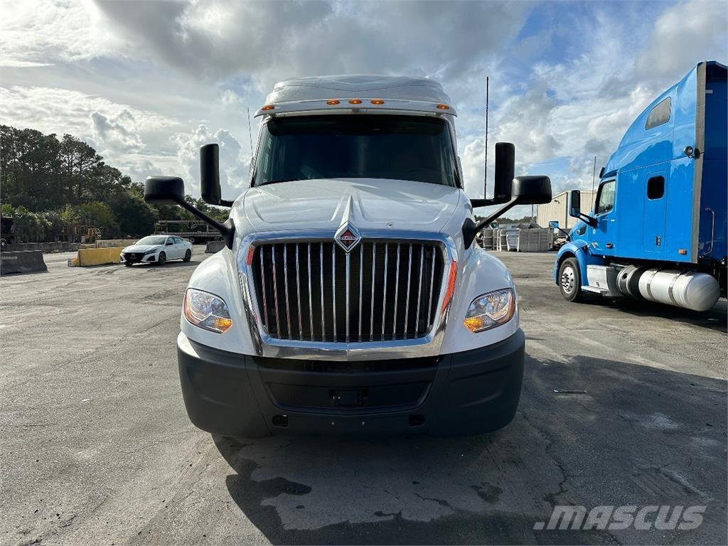 International LT625 وحدات الجر