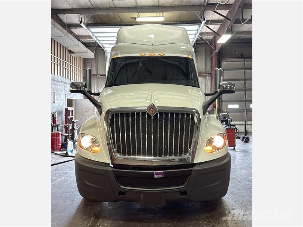 International LT625 وحدات الجر