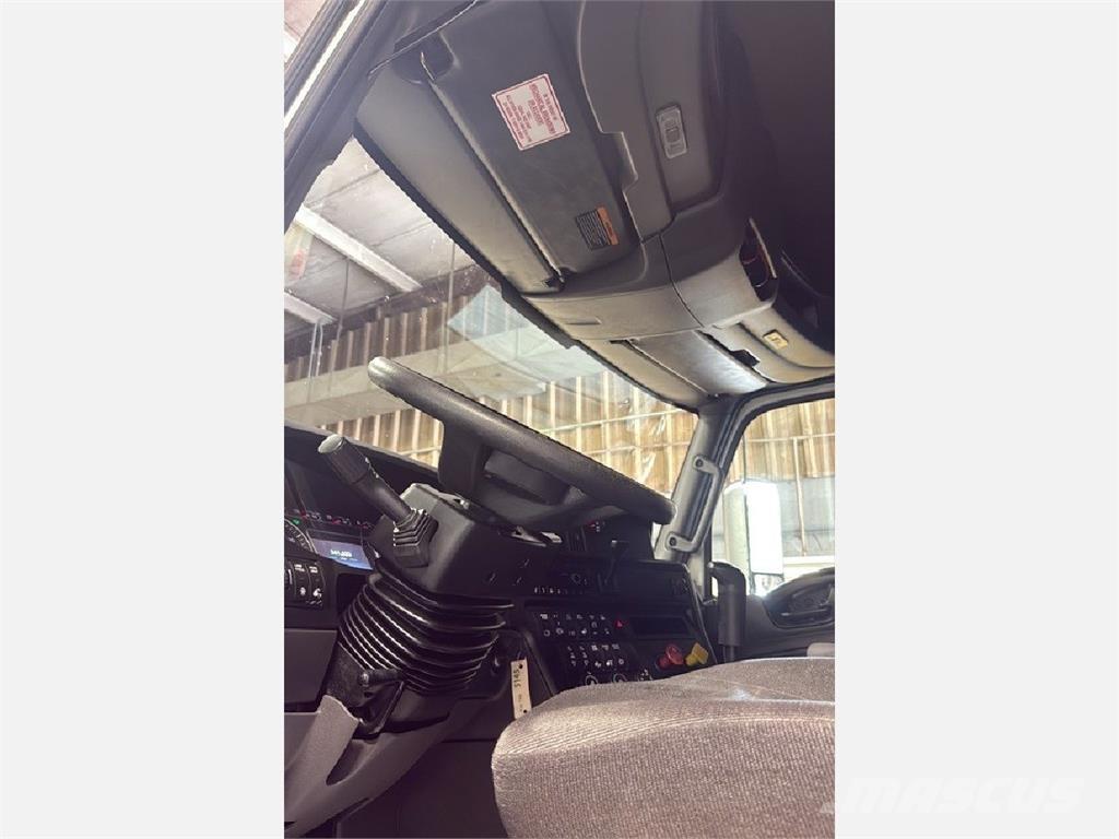 International LT625 وحدات الجر