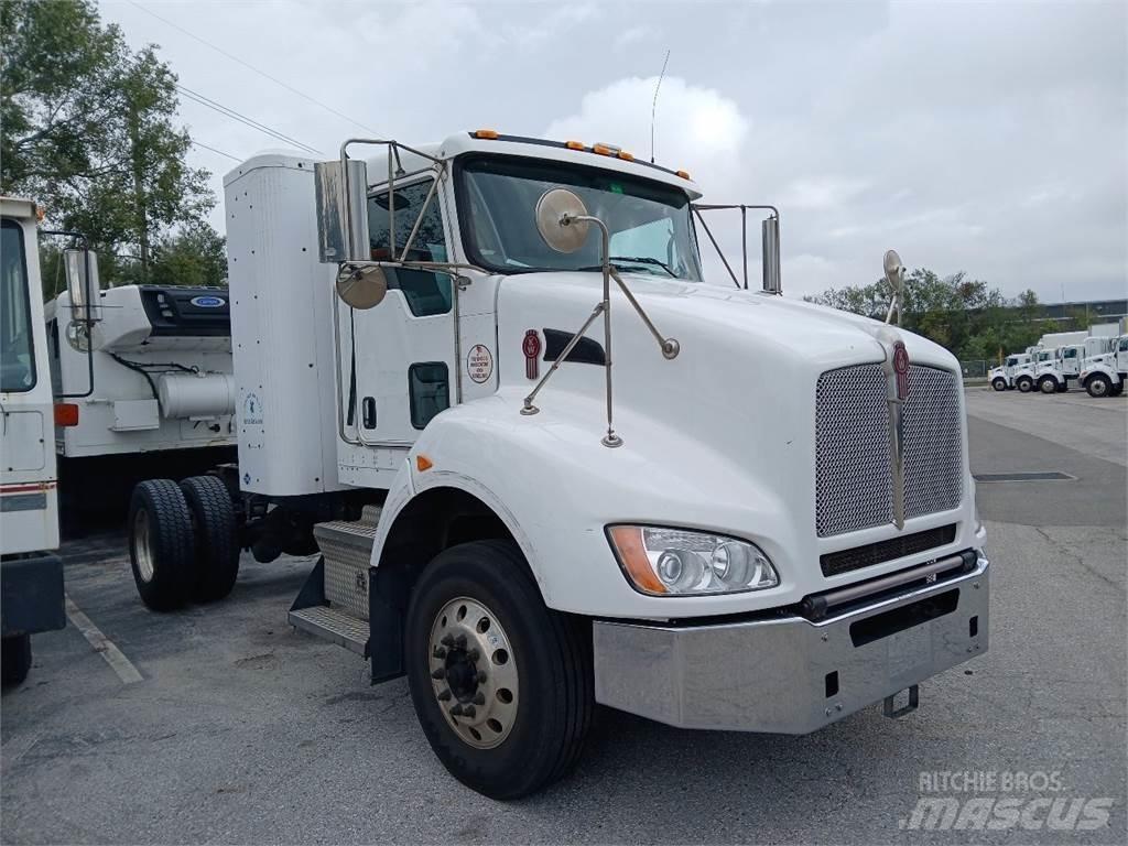 Kenworth T440 وحدات الجر