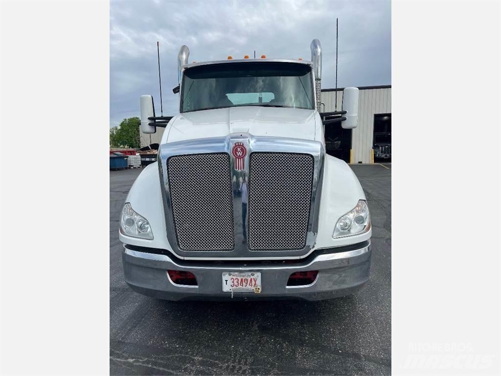 Kenworth T680 وحدات الجر