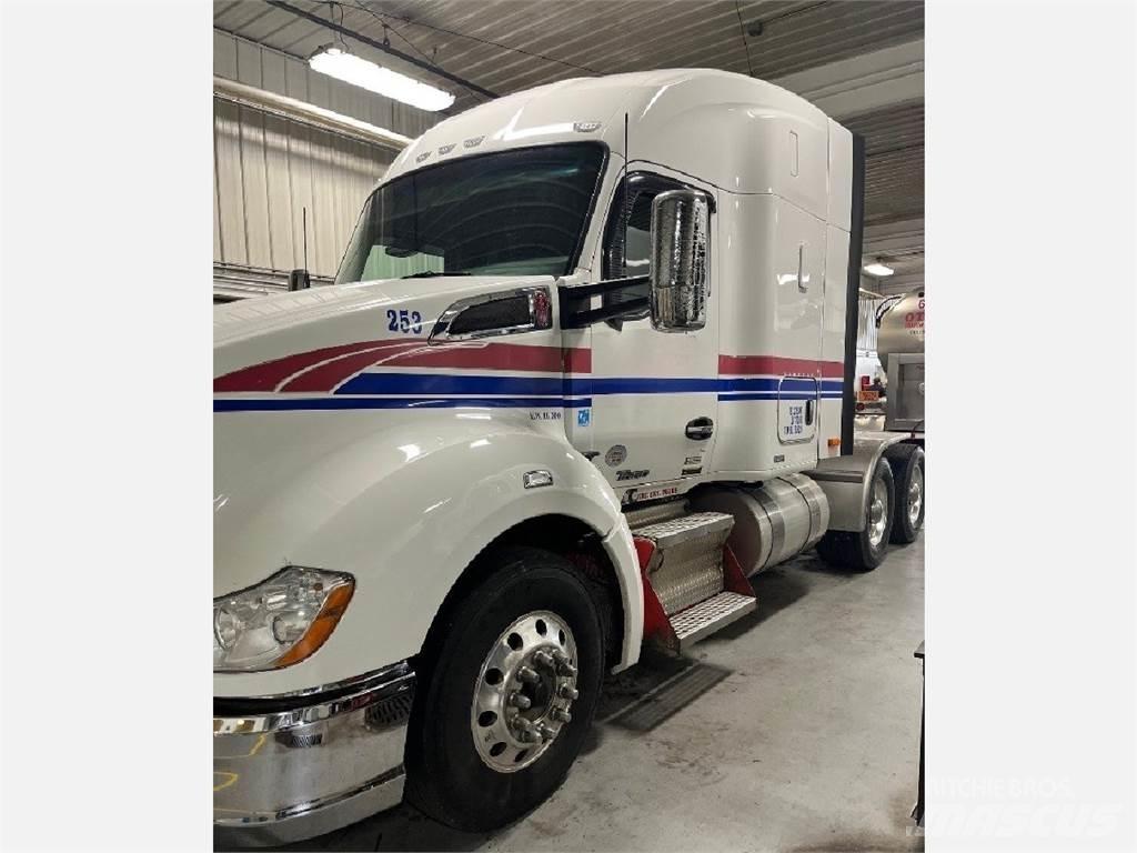 Kenworth T680 وحدات الجر