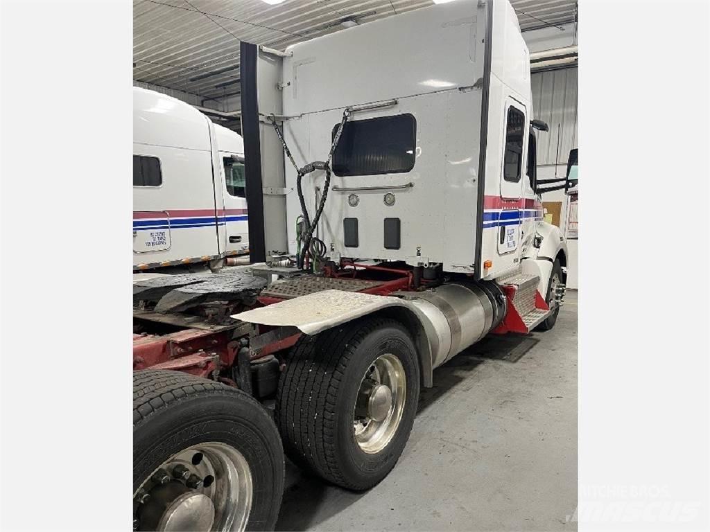 Kenworth T680 وحدات الجر