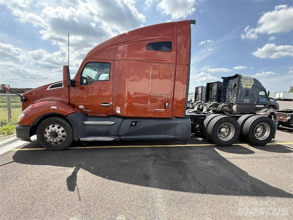 Kenworth T680 وحدات الجر