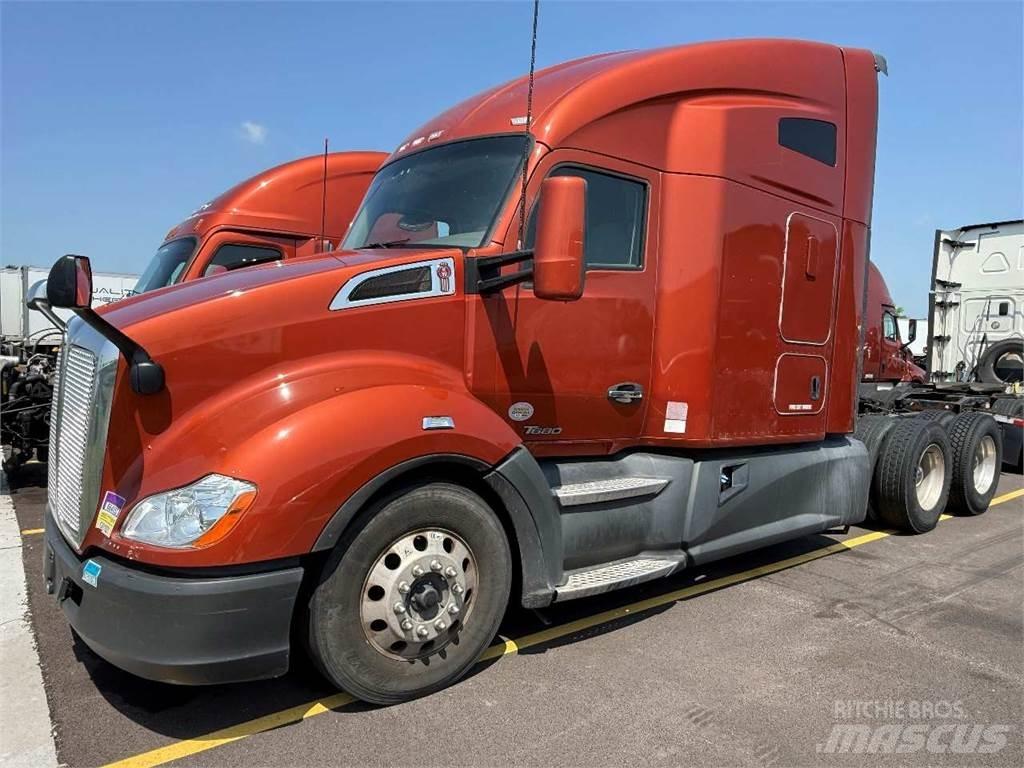 Kenworth T680 وحدات الجر