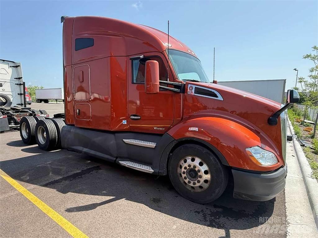 Kenworth T680 وحدات الجر
