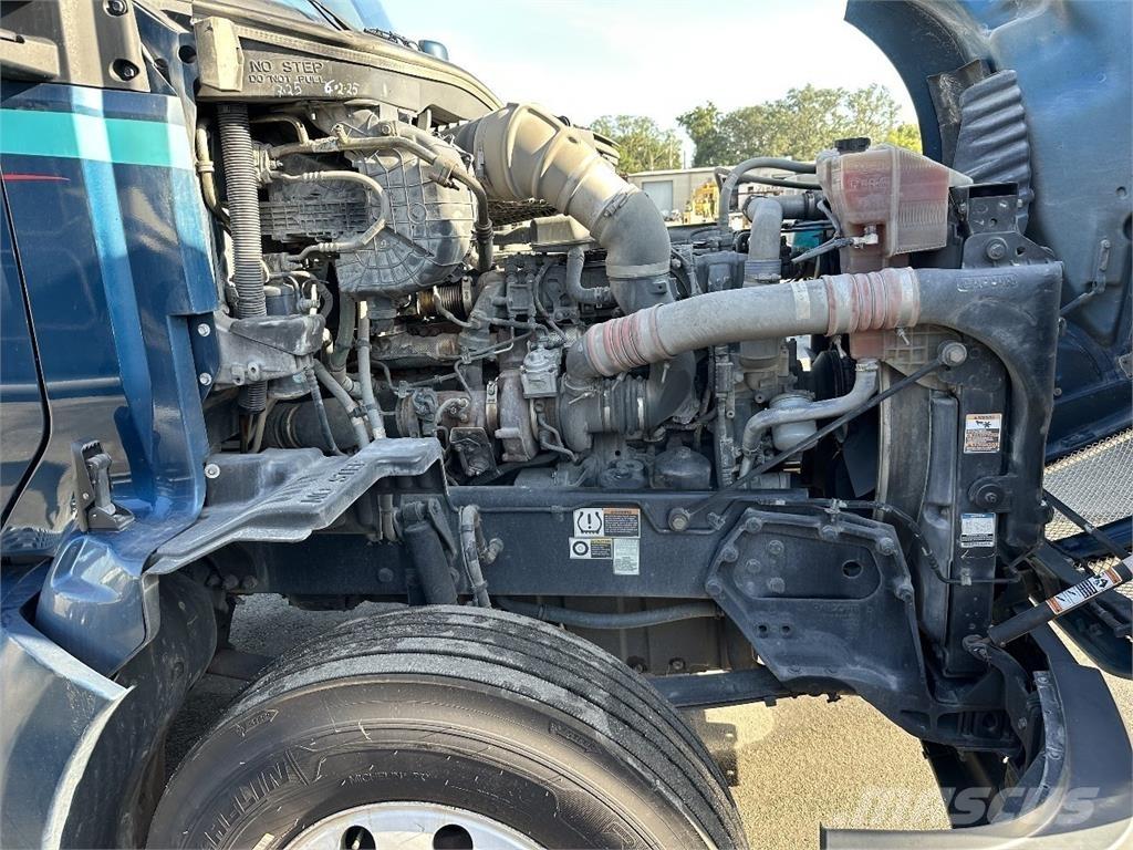 Kenworth T680 وحدات الجر