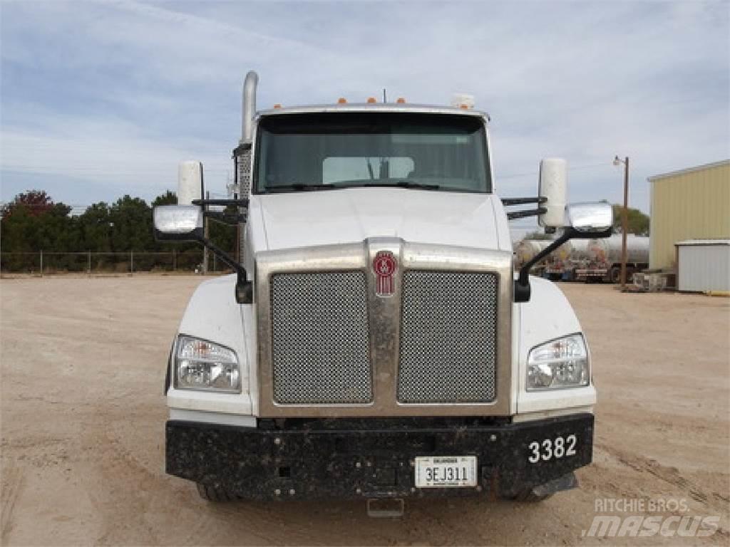 Kenworth T880 وحدات الجر