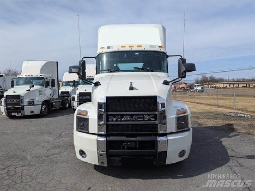 Mack AN64T وحدات الجر