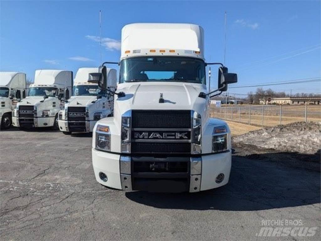 Mack AN64T وحدات الجر