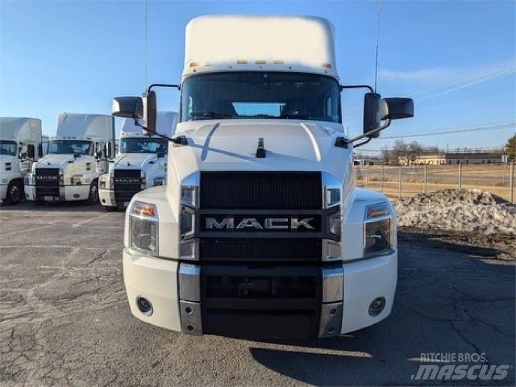 Mack AN64T وحدات الجر