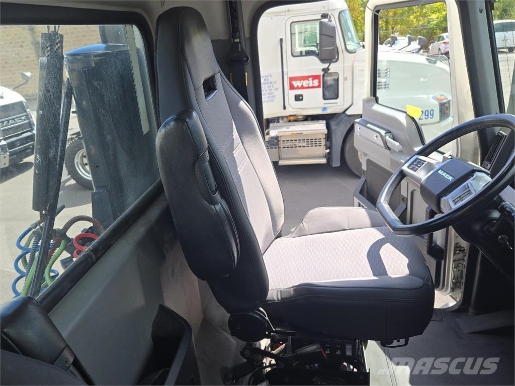 Mack AN64T وحدات الجر