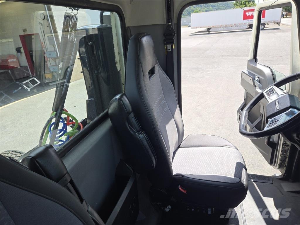 Mack AN64T وحدات الجر