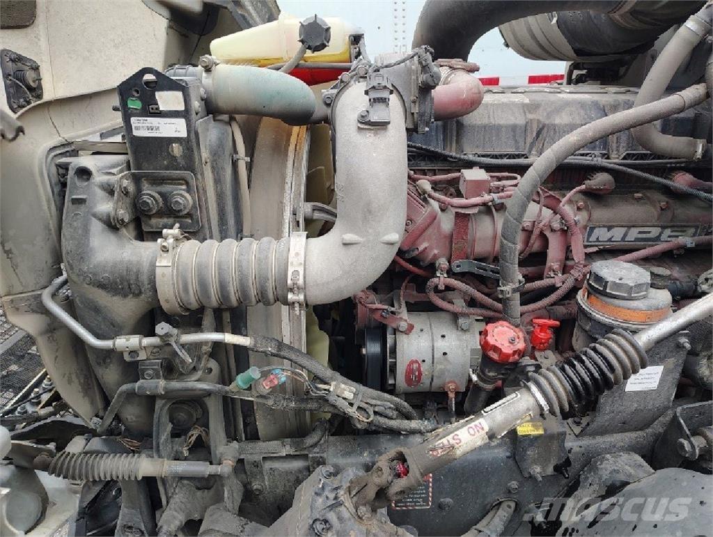 Mack Anthem 64T وحدات الجر
