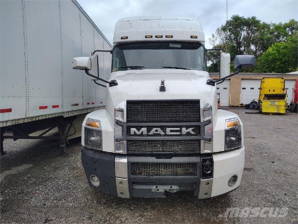 Mack Anthem 64T وحدات الجر