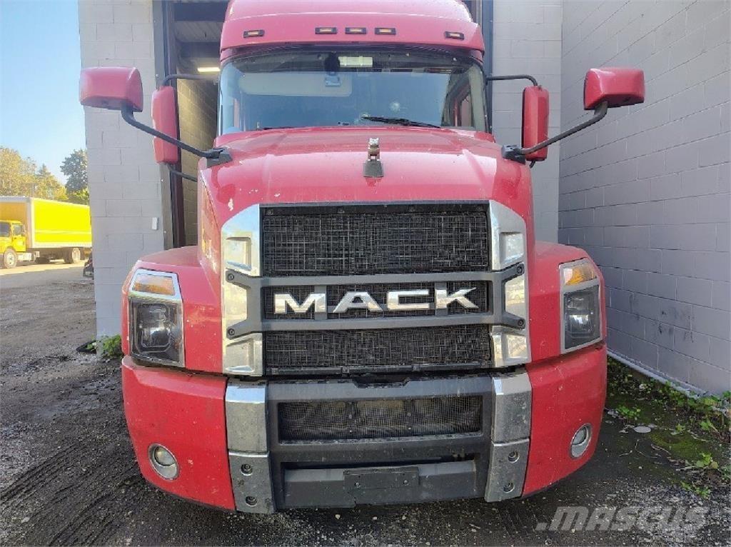 Mack Anthem 64T وحدات الجر