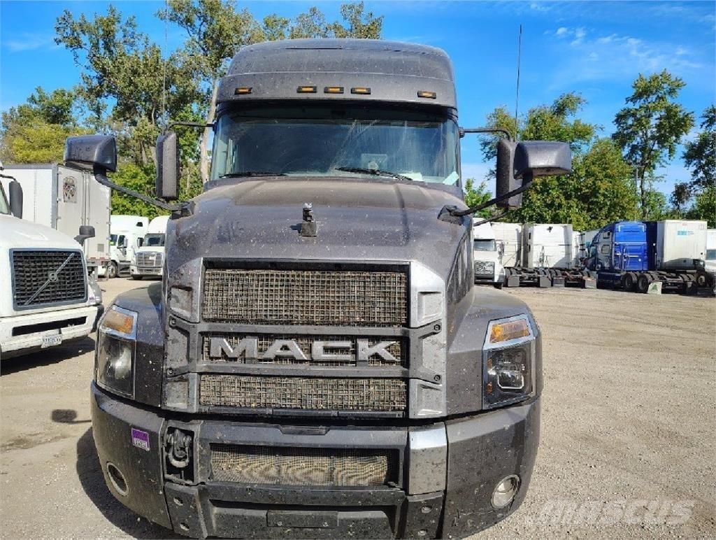 Mack Anthem 64T وحدات الجر
