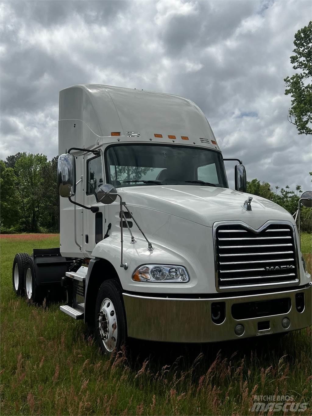 Mack CXU 613 وحدات الجر