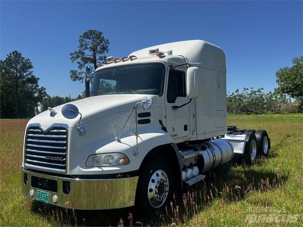 Mack CXU 613 وحدات الجر