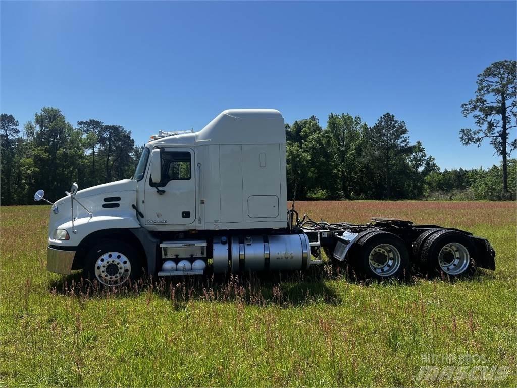 Mack CXU 613 وحدات الجر