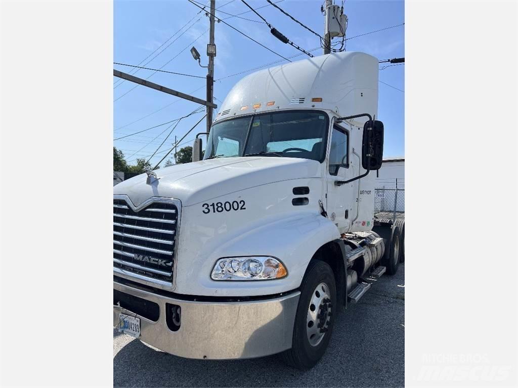Mack CXU600 وحدات الجر
