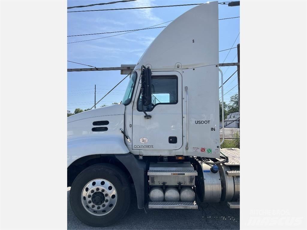 Mack CXU600 وحدات الجر