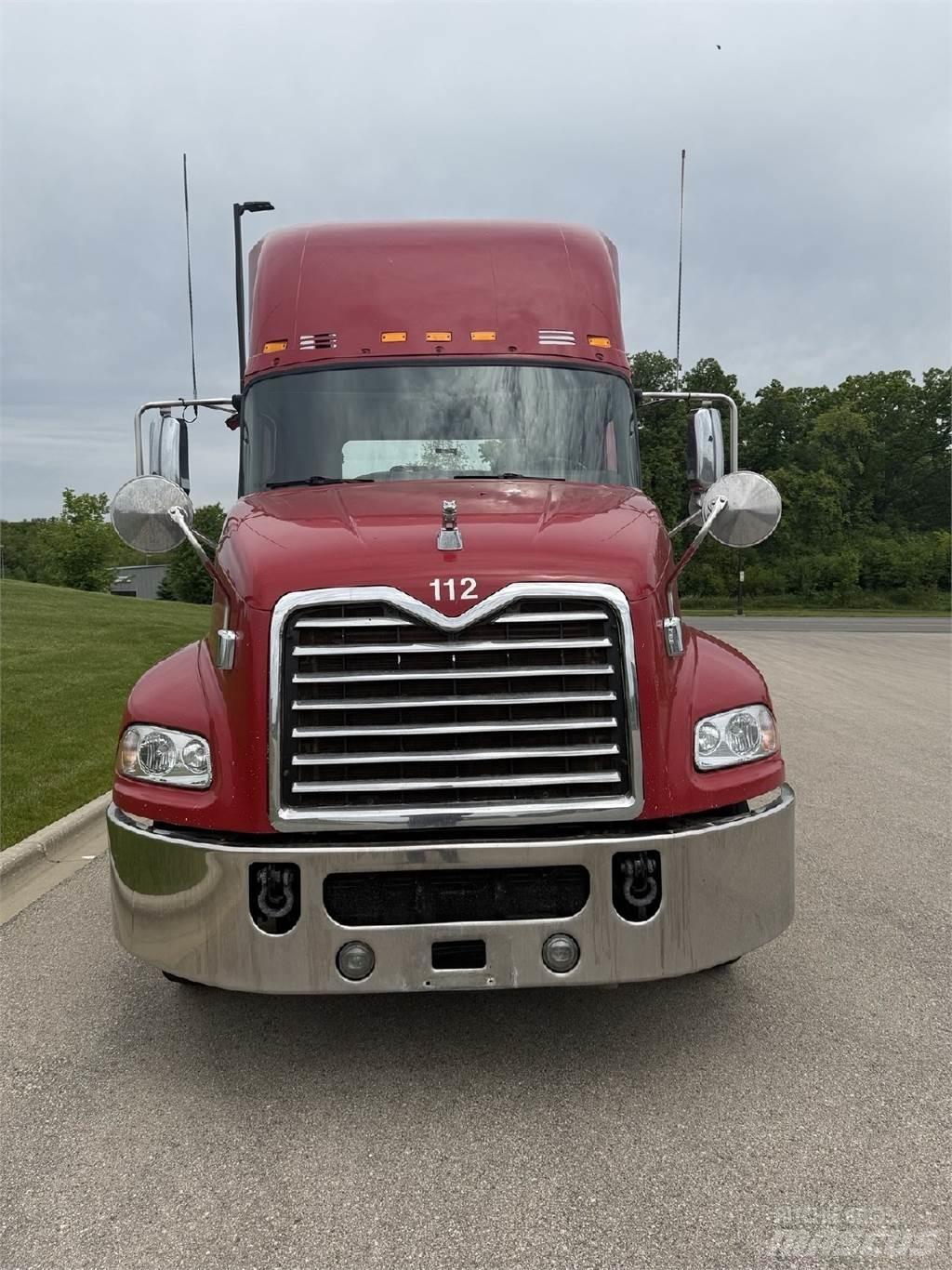 Mack CXU613 وحدات الجر
