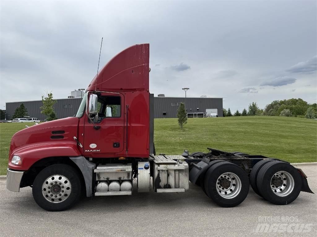 Mack CXU613 وحدات الجر