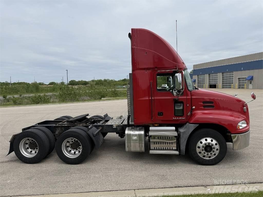 Mack CXU613 وحدات الجر