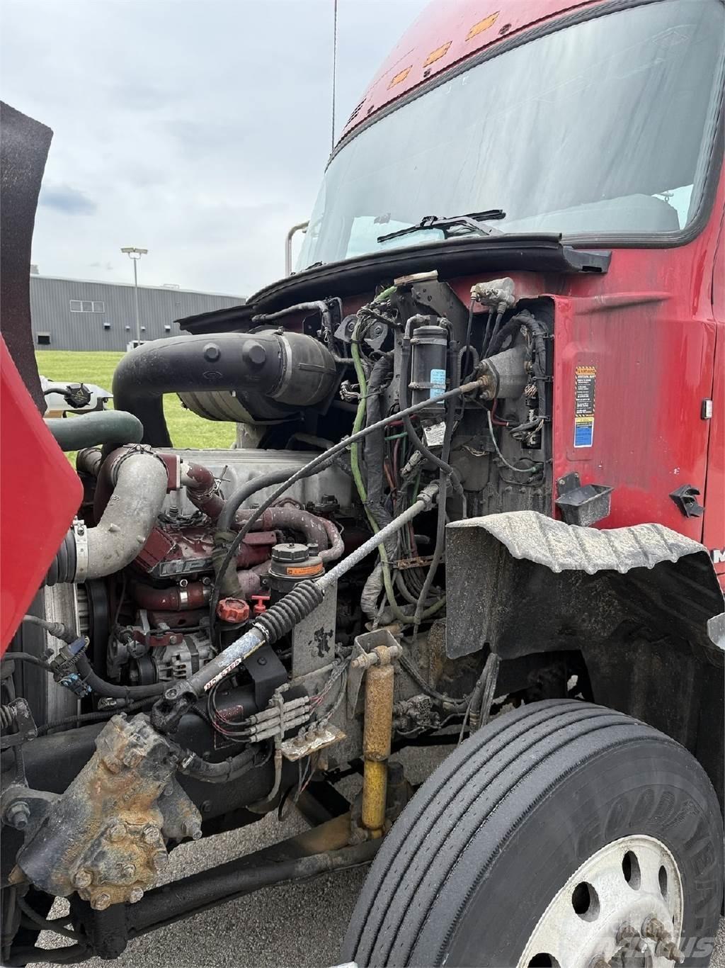 Mack CXU613 وحدات الجر
