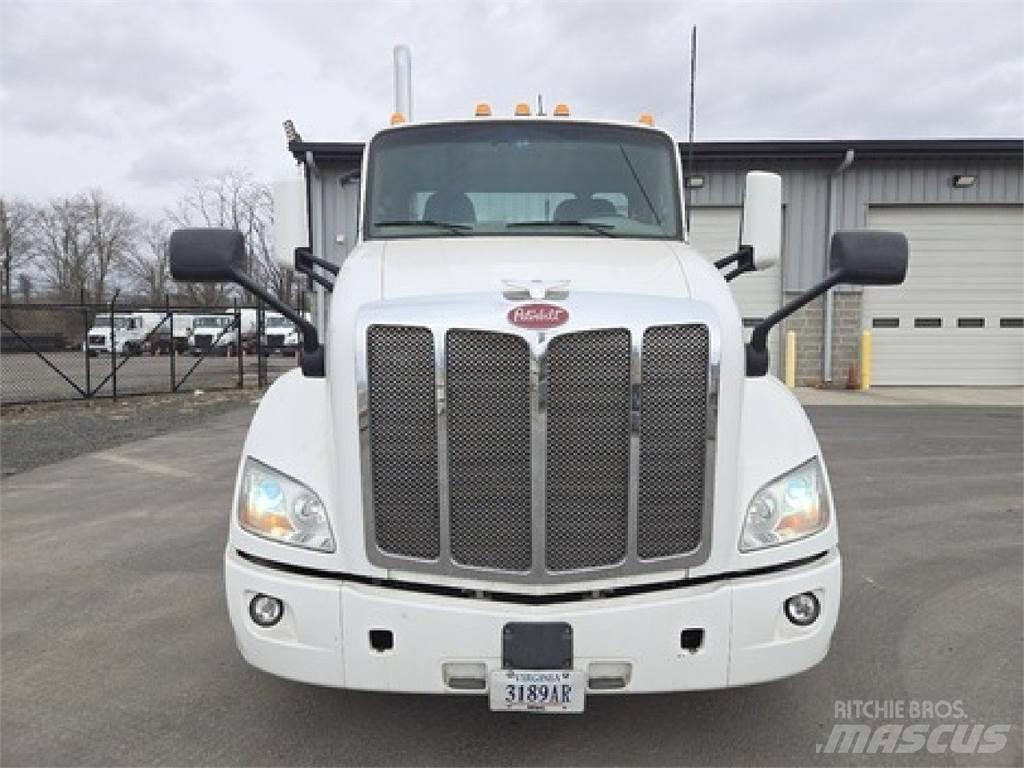Peterbilt 579 وحدات الجر