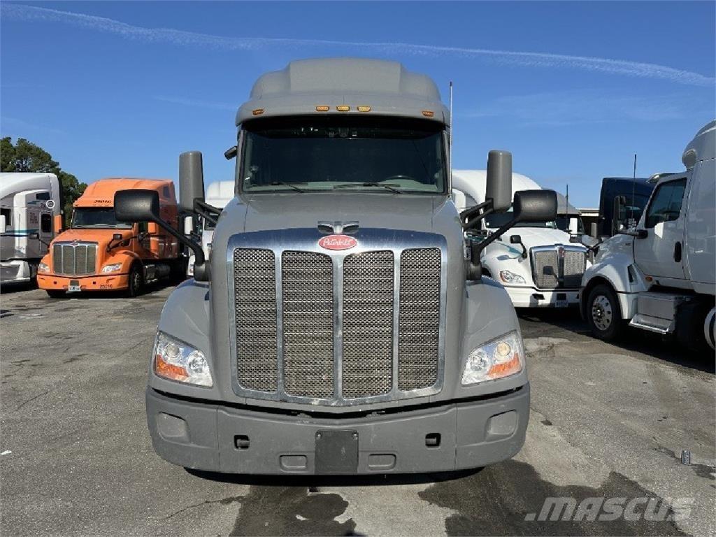 Peterbilt 579 وحدات الجر